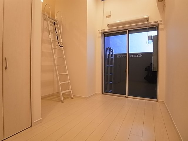 神戸市長田区菅原通２丁目のアパートの居間・リビング