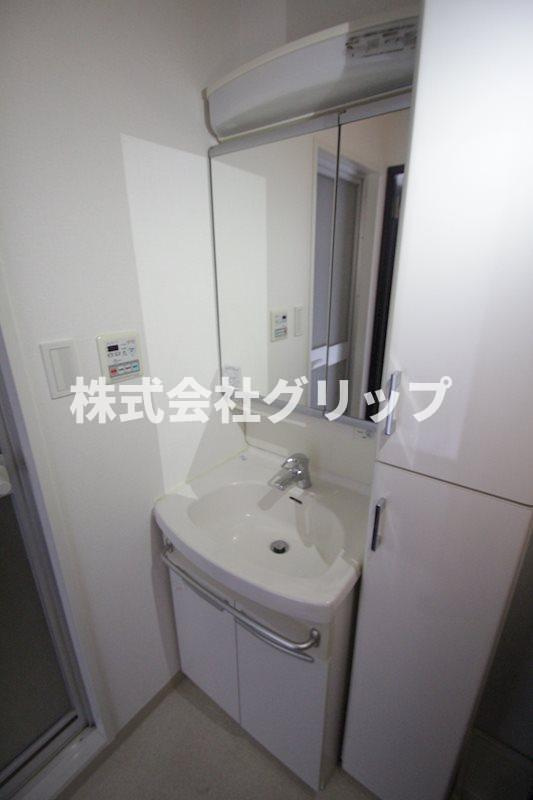グリフィン横浜・桜木町六番館の独立洗面台
