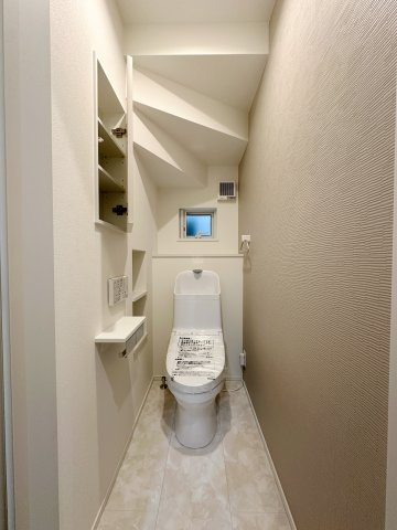 佐伯区五日市中央3丁目のトイレ|1階ウォシュレットトイレ☆
各階にウォシュレットトイレがついています♪