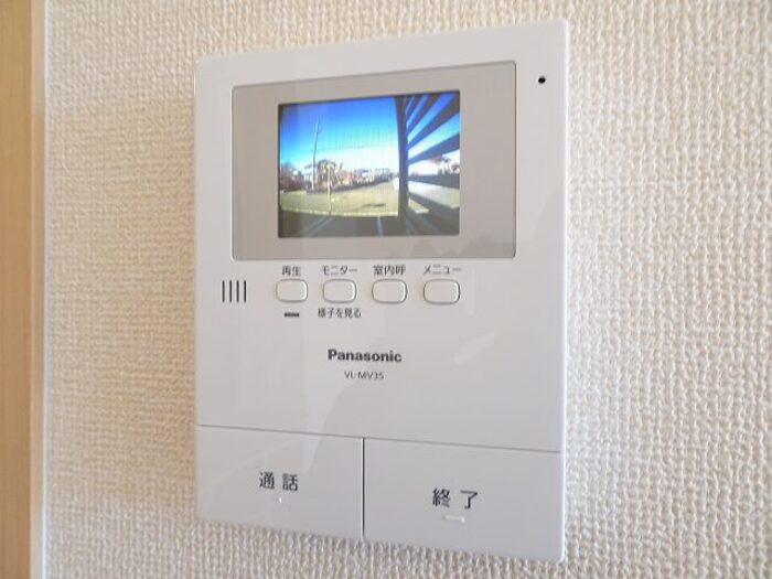 メゾンドール三笠のセキュリティ|モニター付きインターホンで、来客の顔を確認できます。