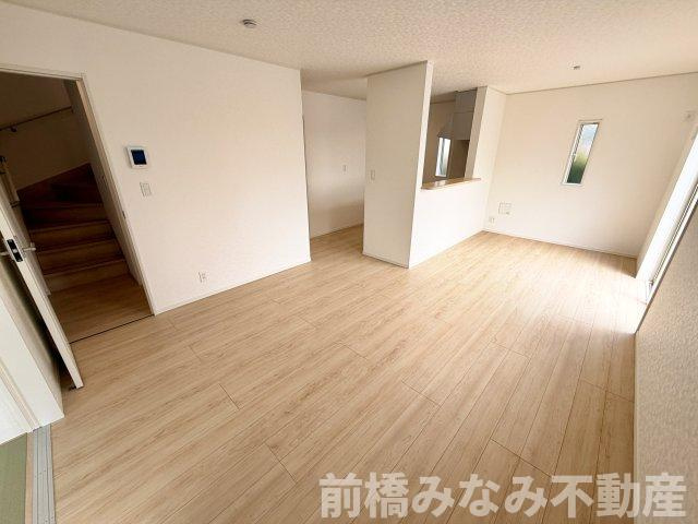 【新築】前橋市堀之下町第1　１号棟(全４棟)　クレイドルガーデン　新築建売分譲の居間・リビング|おしゃれな居間です