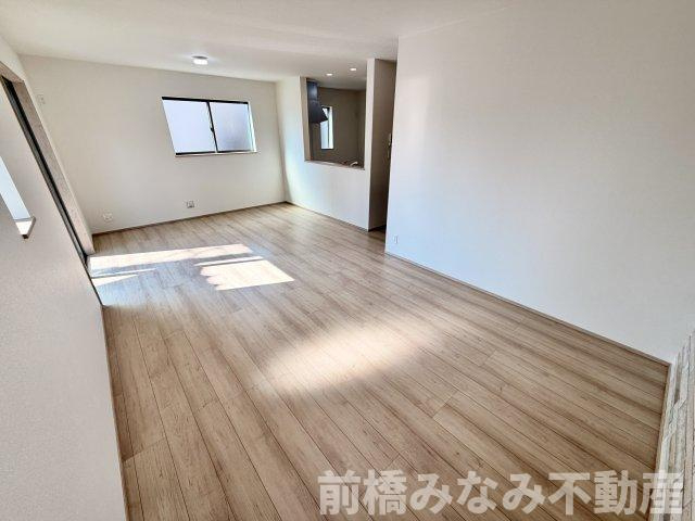 【新築】前橋市古市町　限定１棟　ハートフルタウン　新築建売の居間・リビング|ゆったりとした居間です