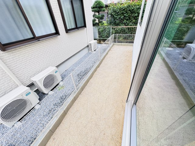 市川市大野町１丁目新築戸建【大野小学校：9分】の庭|南西側隣地境界スペース