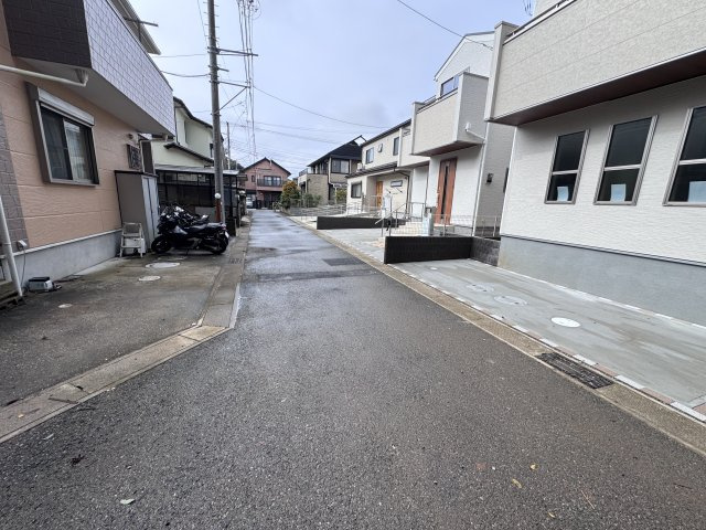 市川市大野町１丁目新築戸建【大野小学校：9分】の前面道路含む現地写真|南側前面道路