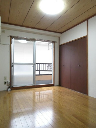 北区岩淵町の賃貸マンションの居間・リビング