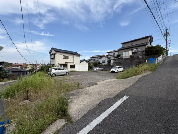 知多市 八幡字新道　売り土地の前面道路含む現地写真