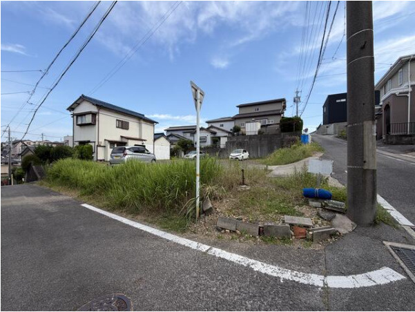 知多市 八幡字新道　売り土地の前面道路含む現地写真