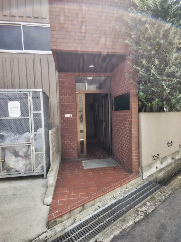 寝屋川コーポラスⅡのエントランス