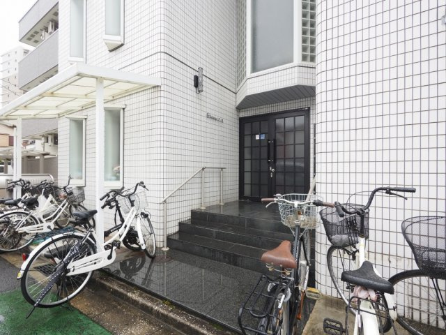 ソラーナ八戸ノ里のエントランス
