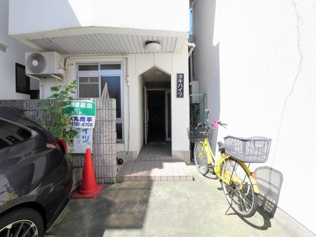 タキハイツのエントランス