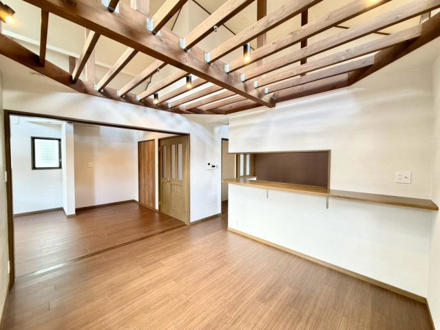 深井畑山町　中古一戸建のキッチン|ＬＤＫ約２４．５帖♪プライバシーを守る２階リビングですよ！リビングからキッチンが見えにくいので、急な来客時などにも安心ですね♪