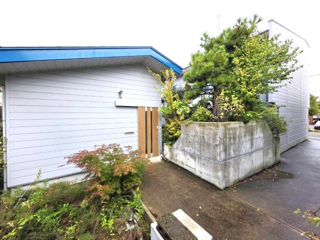 北城町4丁目店舗兼中古住宅の玄関