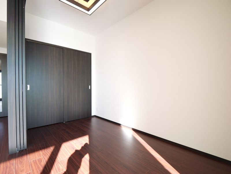 プレジオ西新井の寝室|落ち着いた色調の寝室です