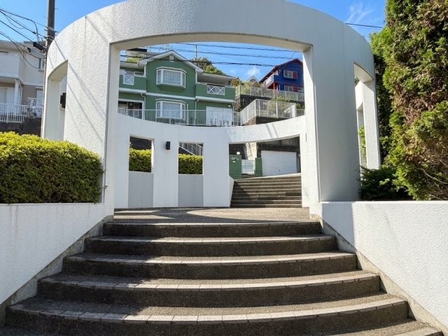 コートヒルズ湘南・日向岡のエントランス