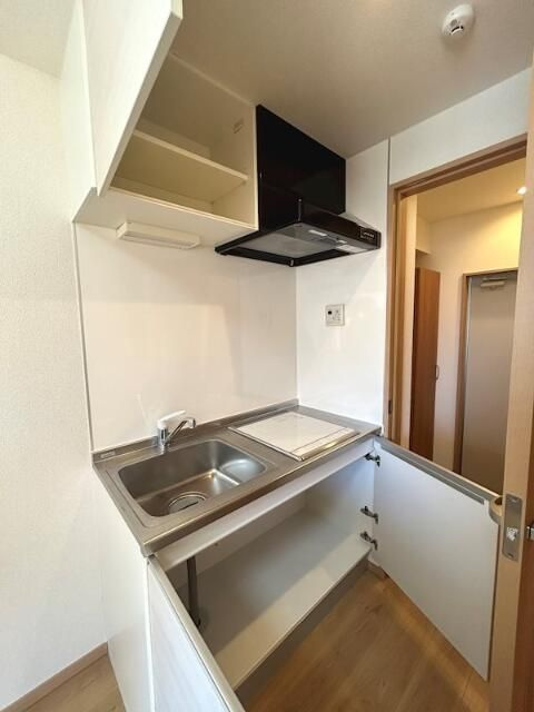 横浜市港南区上大岡東１丁目のアパートのキッチン
