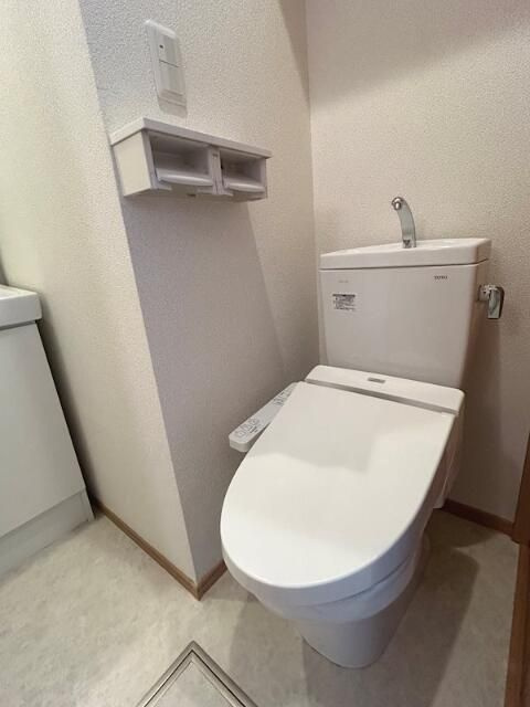 横浜市港南区上大岡東１丁目のアパートのトイレ