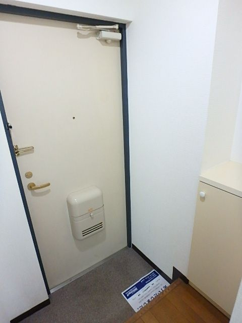 ＳＡビルの玄関