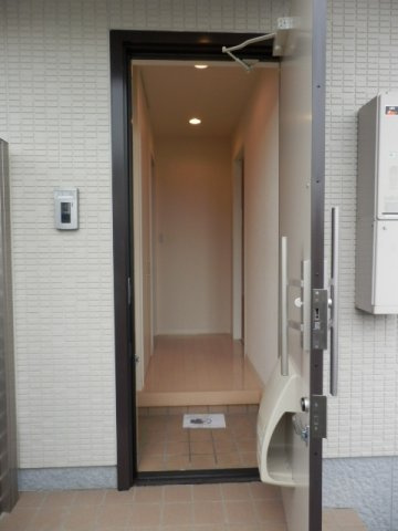 サン　フィールド・彦根Aの玄関