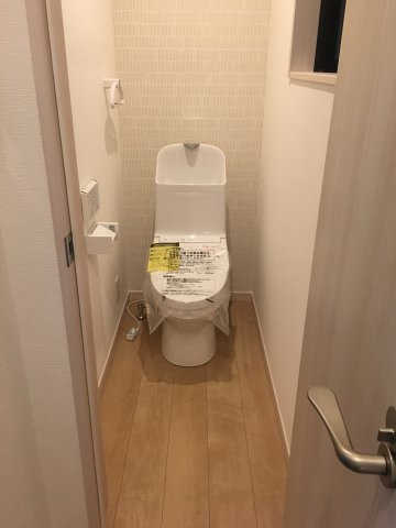 西ノ京中保町のトイレ|2022年撮影、賃貸募集時の写真です。現在は賃貸中です。