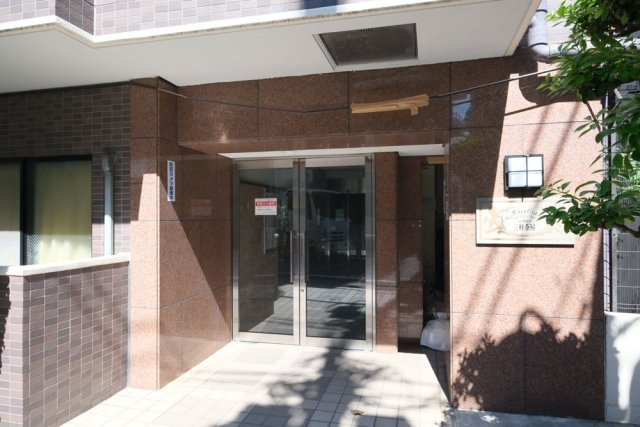 エクセリア三軒茶屋のエントランス|落ち着いたエントランスです