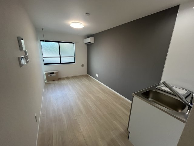 BASE三ツ沢下町の居間・リビング|こちらの居間で趣味の時間をお楽しみください