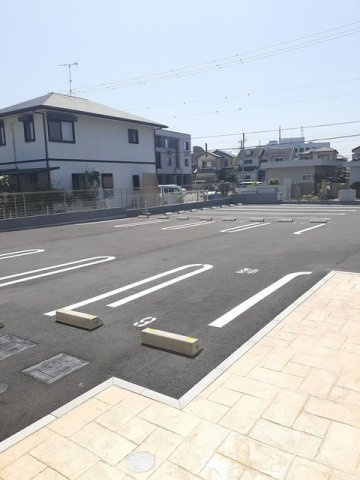 プラシド・セキュアの駐車場|車をお持ちの方に嬉しい駐車場付きの物件です