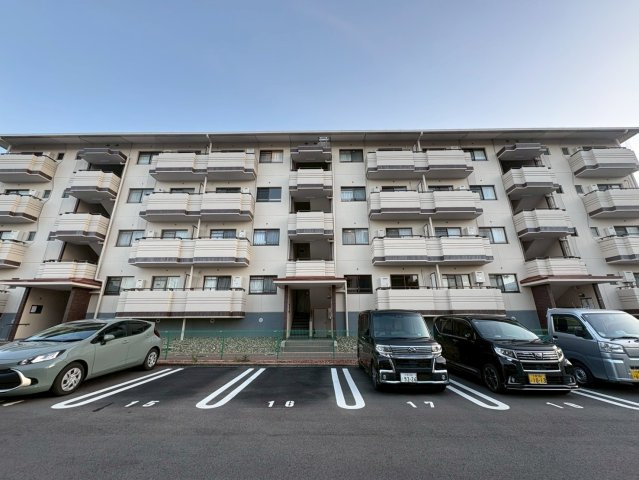 フォルク北千里G棟の外観