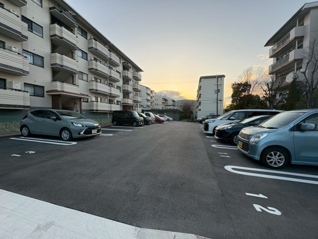 フォルク北千里G棟の駐車場