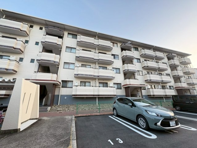 フォルク北千里G棟の外観