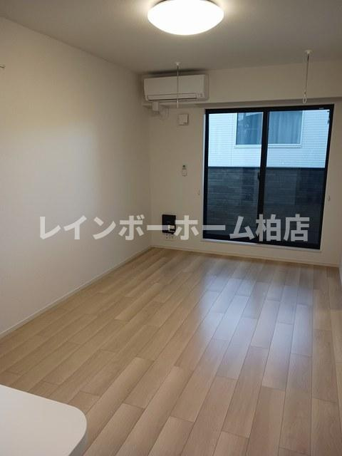 特典：仲介手数料が50％OFFです‼の居間・リビング