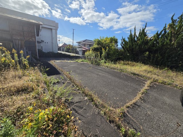 由利本荘市前郷　中古の庭|駐車スペースも広々です