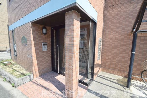 緑第3三友マンションのエントランス