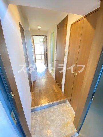 大阪市淀川区十三本町２丁目の賃貸マンションの玄関