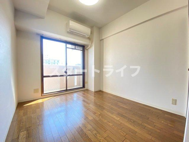 大阪市淀川区十三本町２丁目の賃貸マンションの居間・リビング