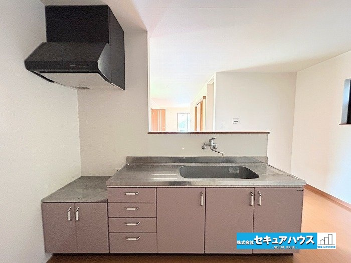 【中古戸建】刈谷市野田町西屋敷のキッチン|【キッチン】
◆料理のスタイルに合わせて、1口・2口・3口や、グリル付き・グリルなし、ガス（都市ガス・プロパン）かIHクッキングヒーターかを自由に選べます。　　　　　　　　　　　　　　　　　　　　　　
