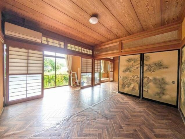 秋田市楢山字寺小路　中古の洋室