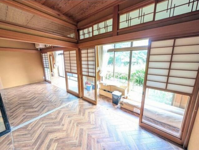 秋田市楢山字寺小路　中古の洋室