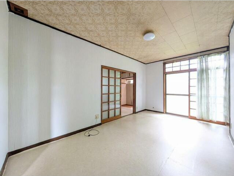 秋田市楢山字寺小路　中古の洋室