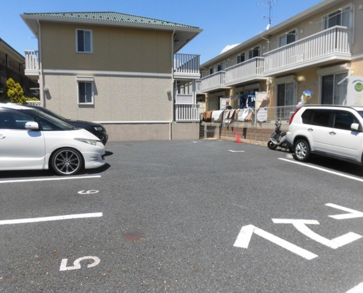 グレイスピーチの駐車場