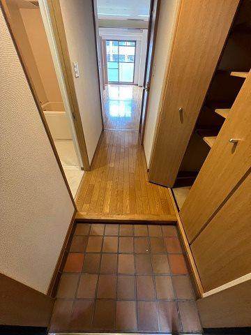 尼崎市南武庫之荘１丁目の賃貸マンションの玄関|収納もある玄関です
