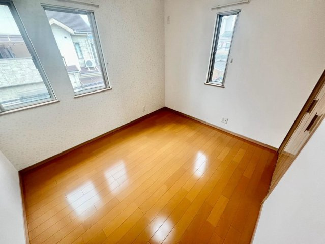 唐国町　中古一戸建の洋室|【全室２面採光】明るい室内は、風通しも良く、大変居心地の良い空間となっております♪爽やかな風を感じて起きる朝は、快適生活の始まりに！