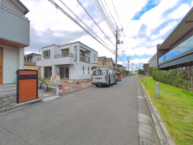 練馬区高野台5丁目の前面道路含む現地写真|前面道路東側約5.3ｍ公道に面する立地
