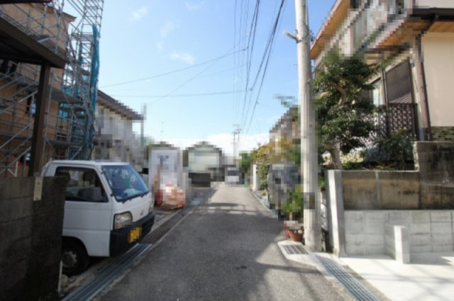 高知市愛宕町4丁目　新築戸建  １棟1号棟　　の前面道路含む現地写真|【一方】　北西　幅：4.0ｍ　公道　接面:8.8ｍ