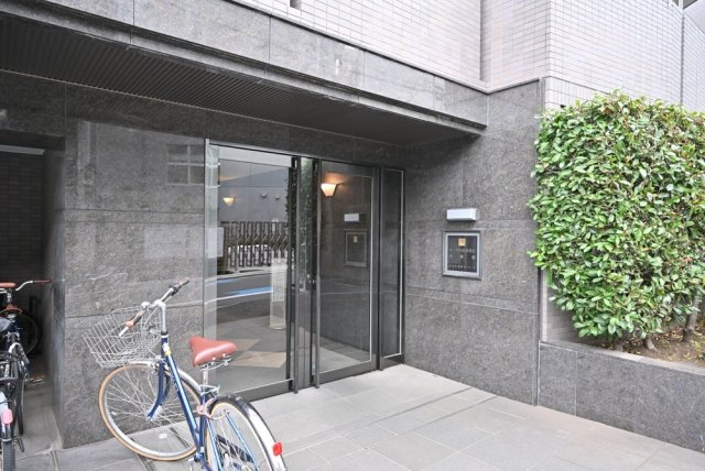 ルーブル渋谷初台弐番館のエントランス|ゆとりのあるエントランスです