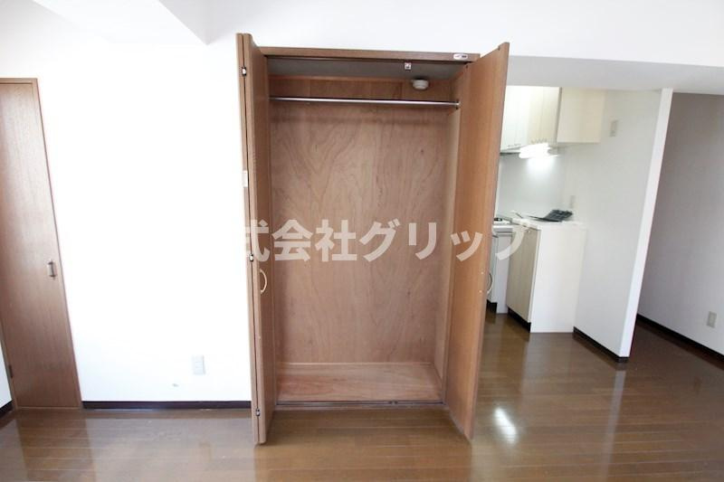 横浜市西区平沼１丁目の賃貸マンションの玄関