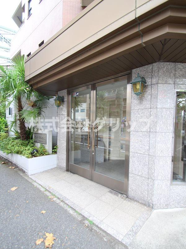 横浜市西区平沼１丁目の賃貸マンションのエントランス