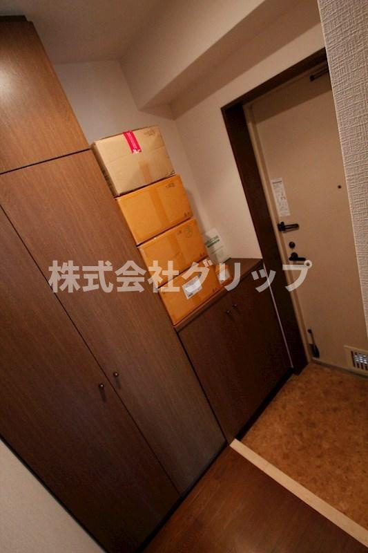 横浜市西区平沼１丁目の賃貸マンションの玄関