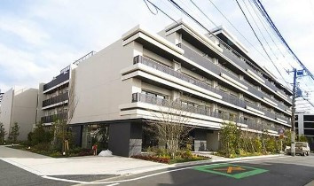 【外観】 | ジオエント中野弥生町 | 鉄筋コンクリート造のがっちりとした建物。