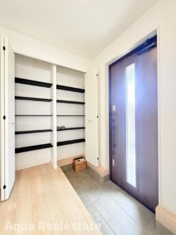 さぬき市志度の新築一戸建の玄関|きれいな玄関です　※画像は同仕様の施工事例です