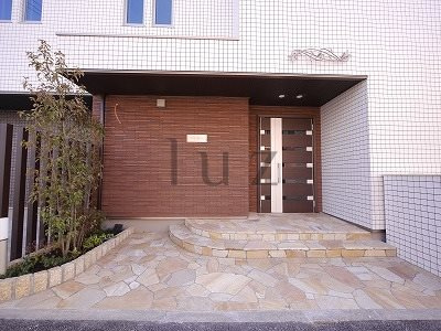 ラルーチェ綱島のエントランス